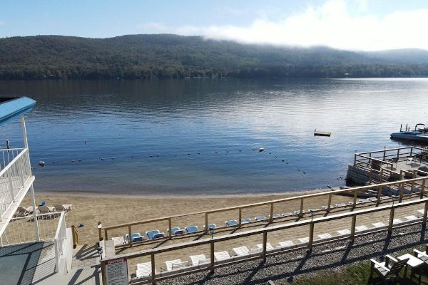 Hotel Tahoe Resort on Lake George